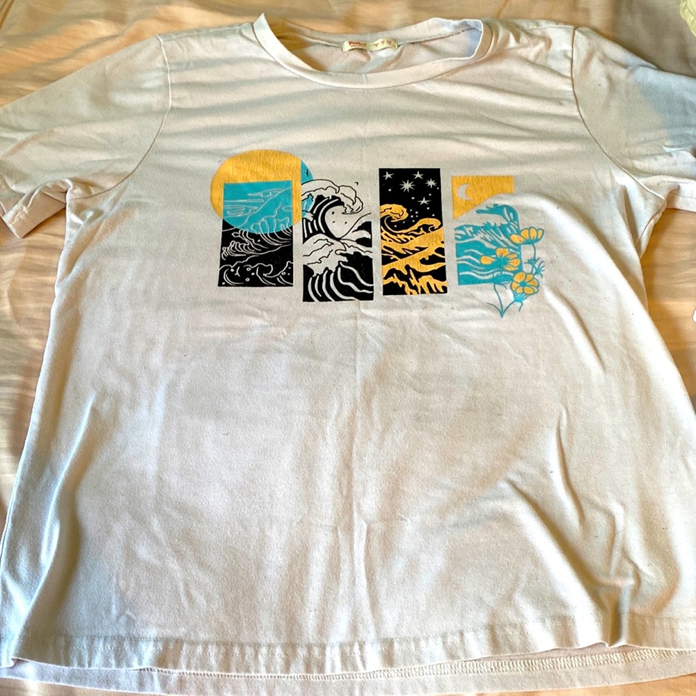 Small graphic tee, white